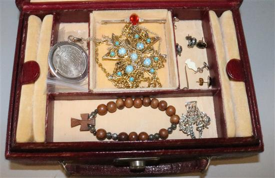 Red Moroccan leather box of costume jewellery including 2 9ct white gold bar brooches